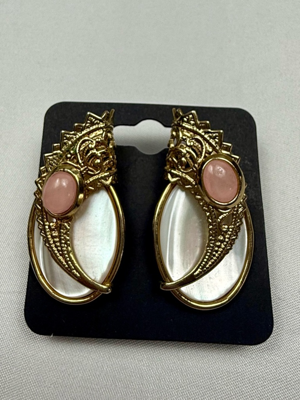 Vintage Pink Cabochon Clip On Earrings‎ Ornate Gold Tone Mother Of Pearl Style